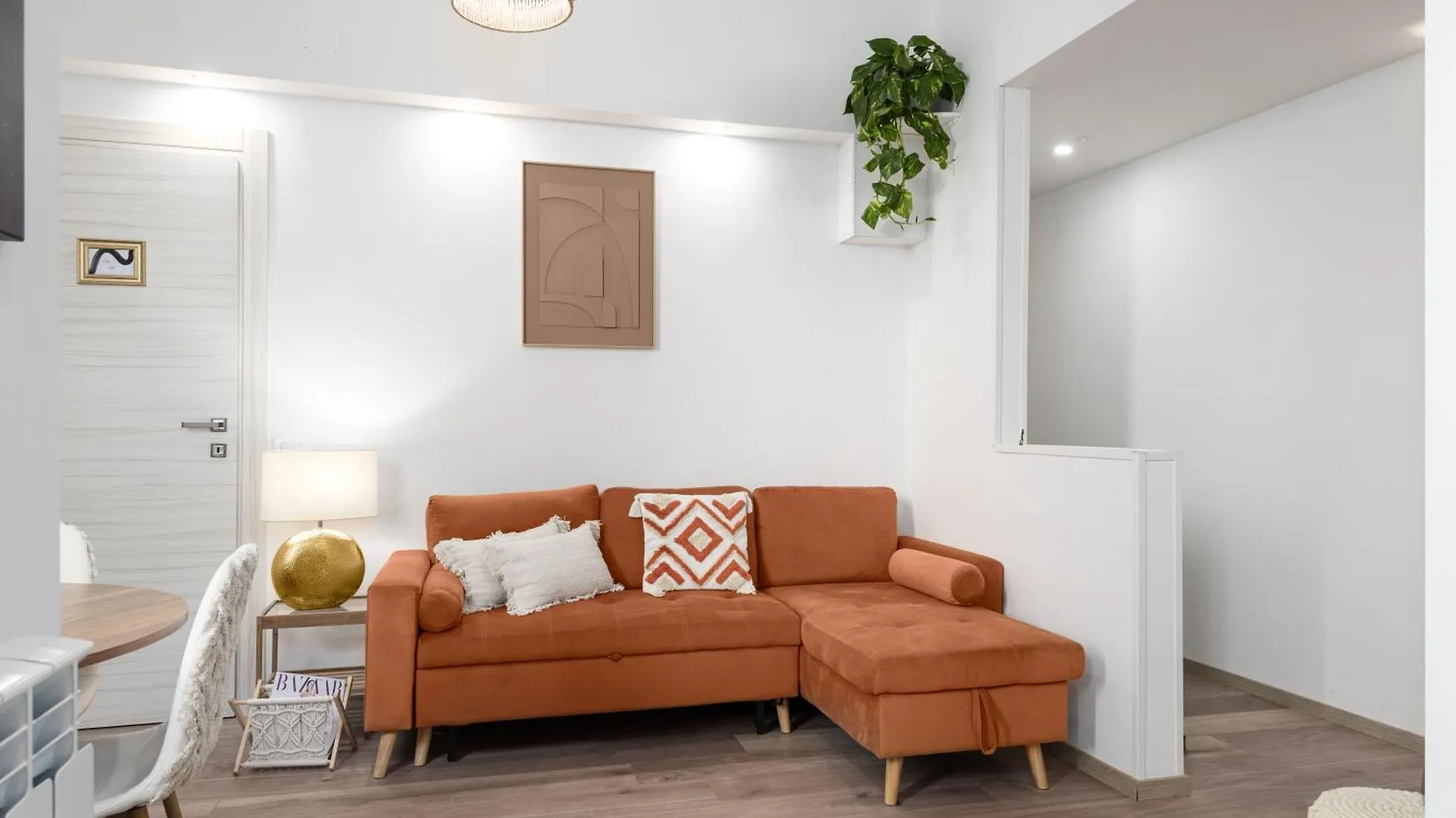 Zen Island Downtown Florence, New Apartment For 6