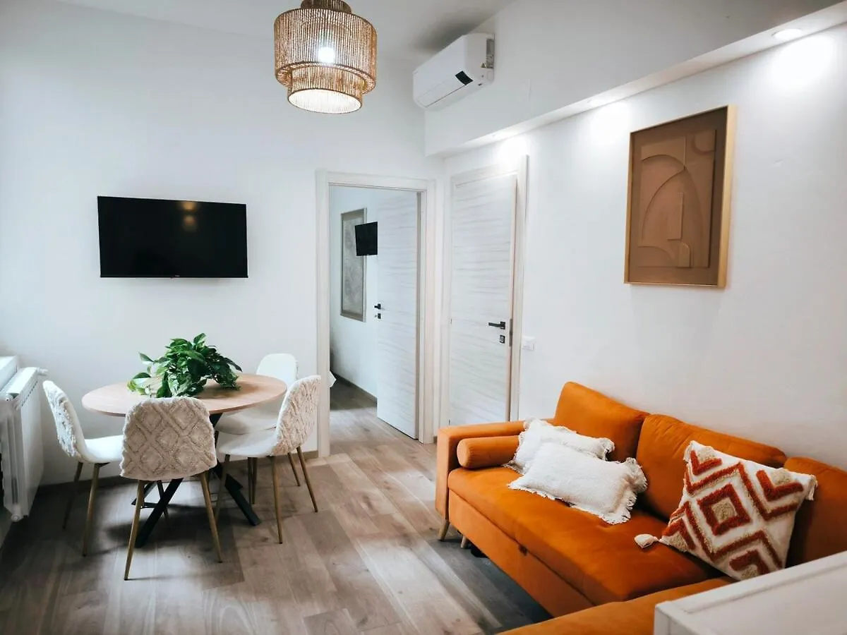 Zen Island Downtown Florence, New Apartment For 6 Italien