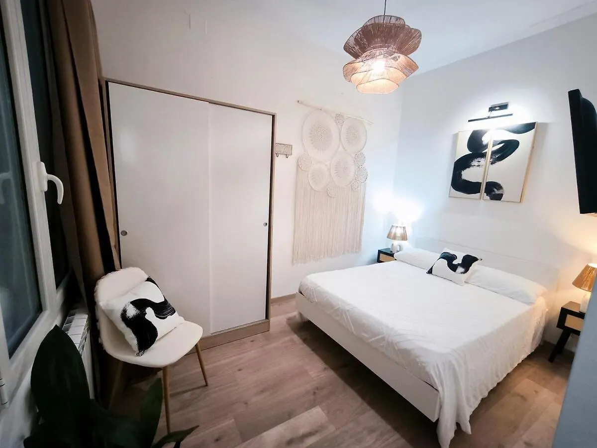 Zen Island Downtown Florence, New Apartment For 6 Italien