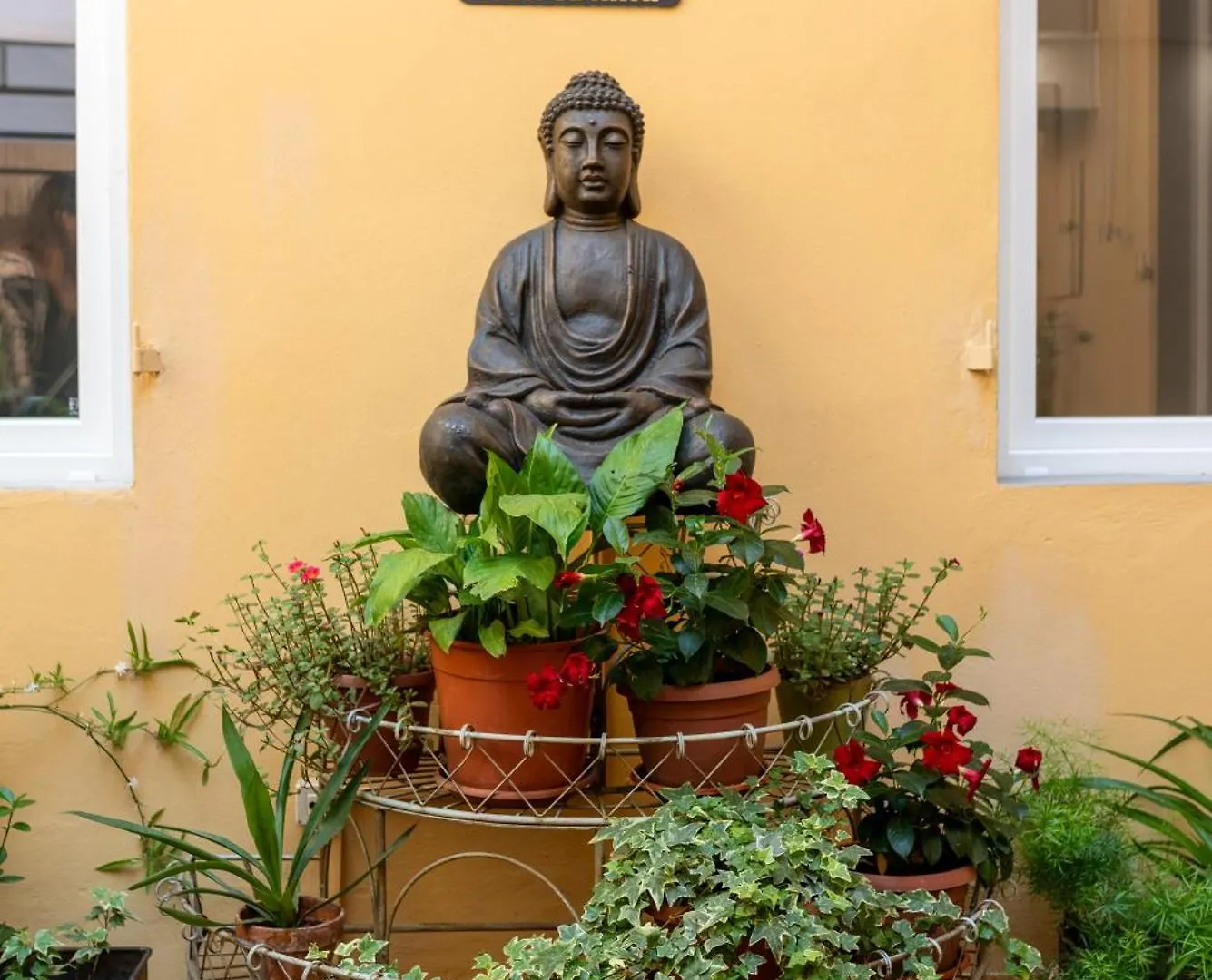 Zen Island Downtown Florence, New Apartment For 6