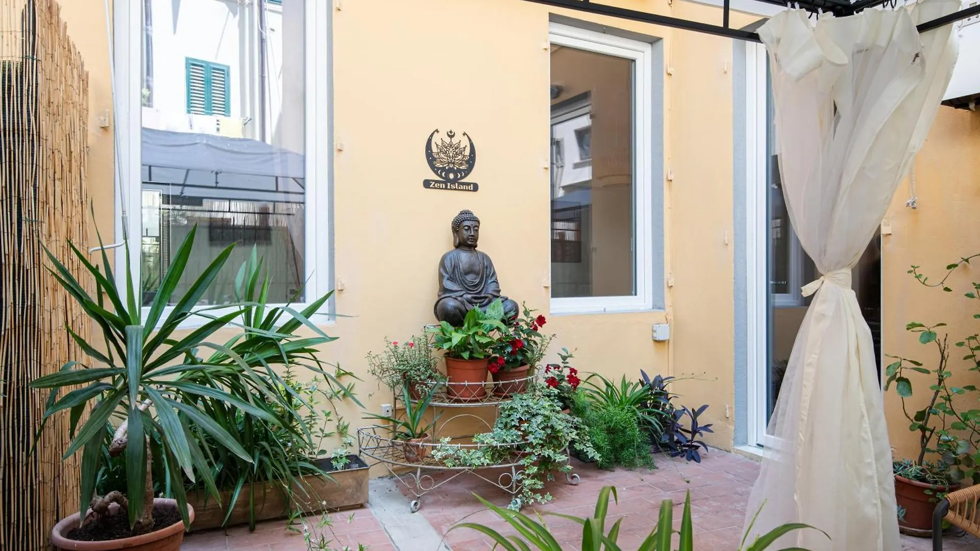 Zen Island Downtown Florence, New Apartment For 6  Florens