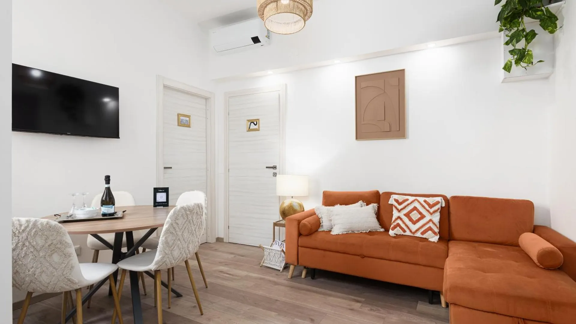 Zen Island Downtown Florence, New Apartment For 6